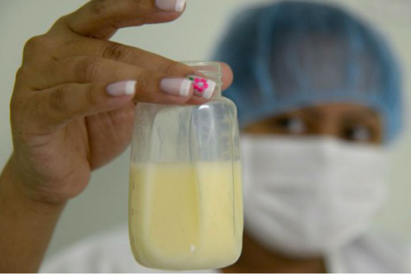 mujeres venden su leche materna